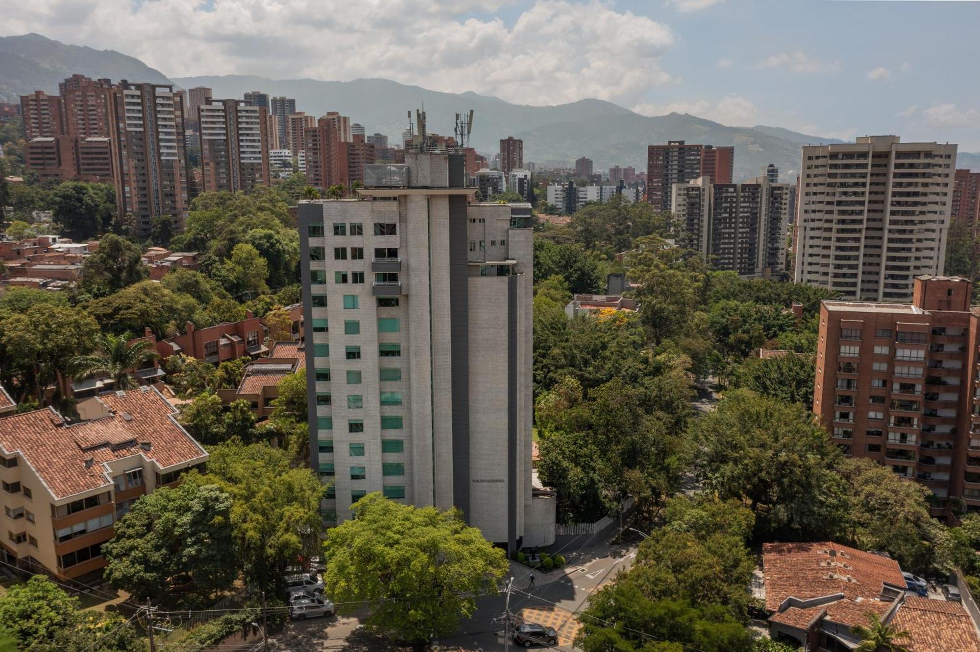 Apartamentos Poblado Alejandria By Housy Host Medellín Exterior foto